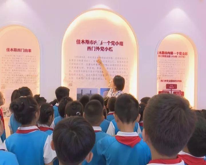 向影心：拿着丈夫当跳板，9年生8娃，因感冒被丈夫关进精神病医院