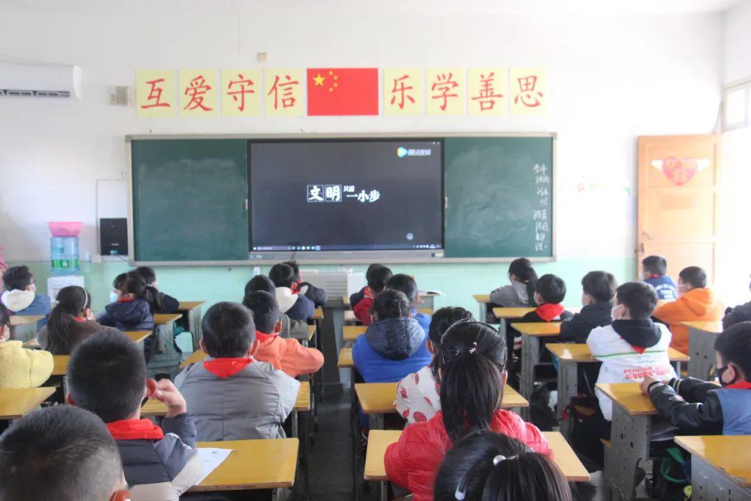 小猪佩奇找蛋糕